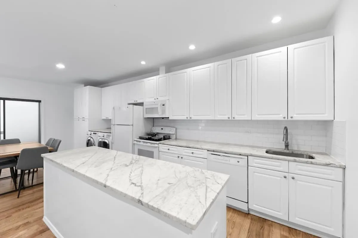 105- 4Brs In The Heart Of The East Village New York 0*,