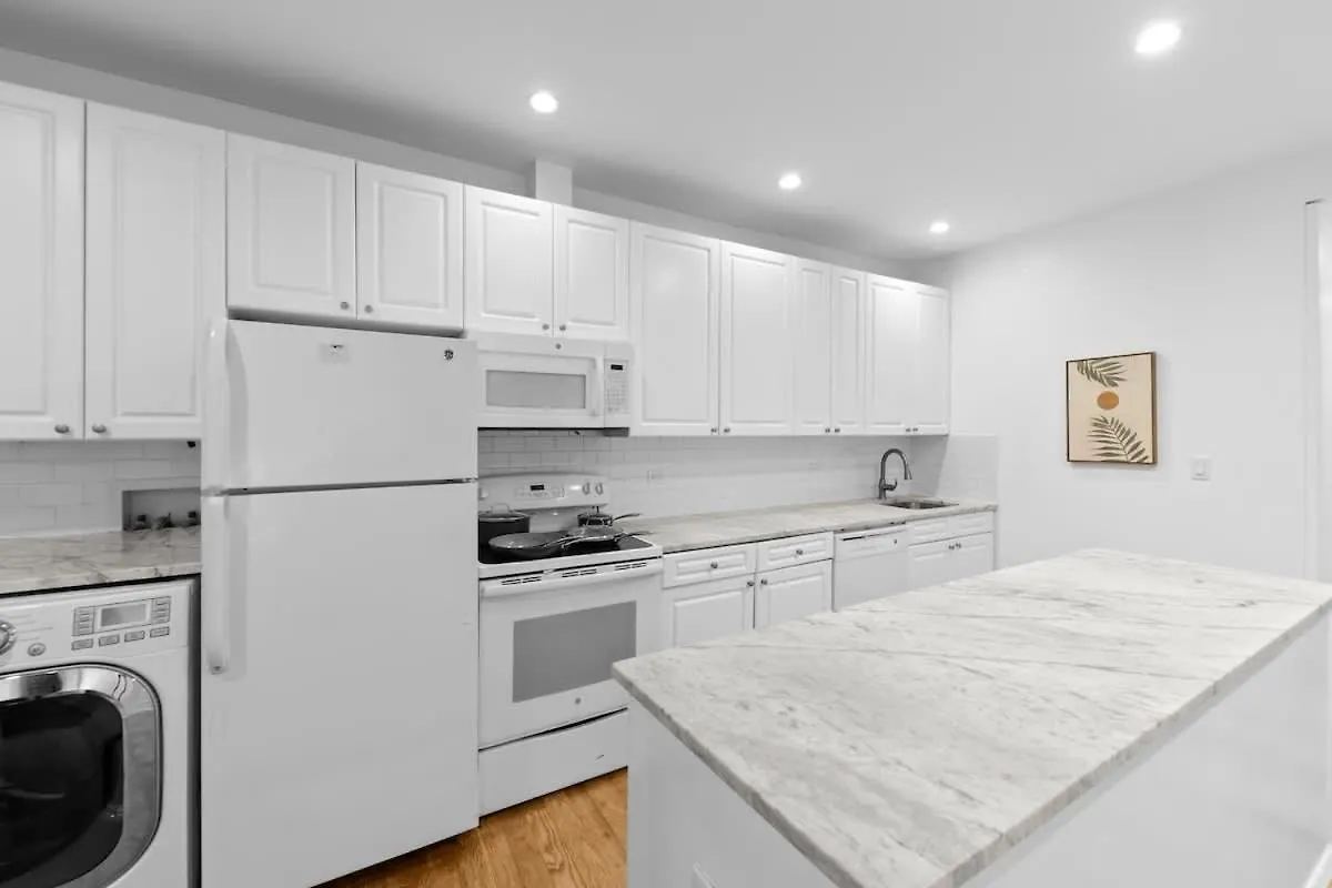 105- 4Brs In The Heart Of The East Village New York Apartment